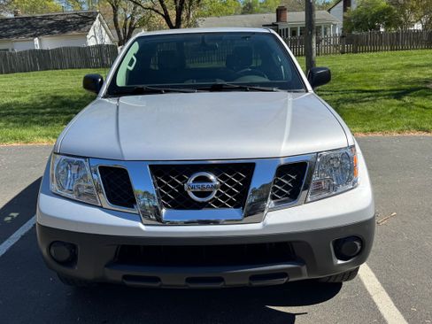 Used 2014 Nissan Frontier S w/ S Preferred Package image 4