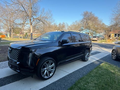 Used 2025 Cadillac Escalade ESV Premium Luxury image 1