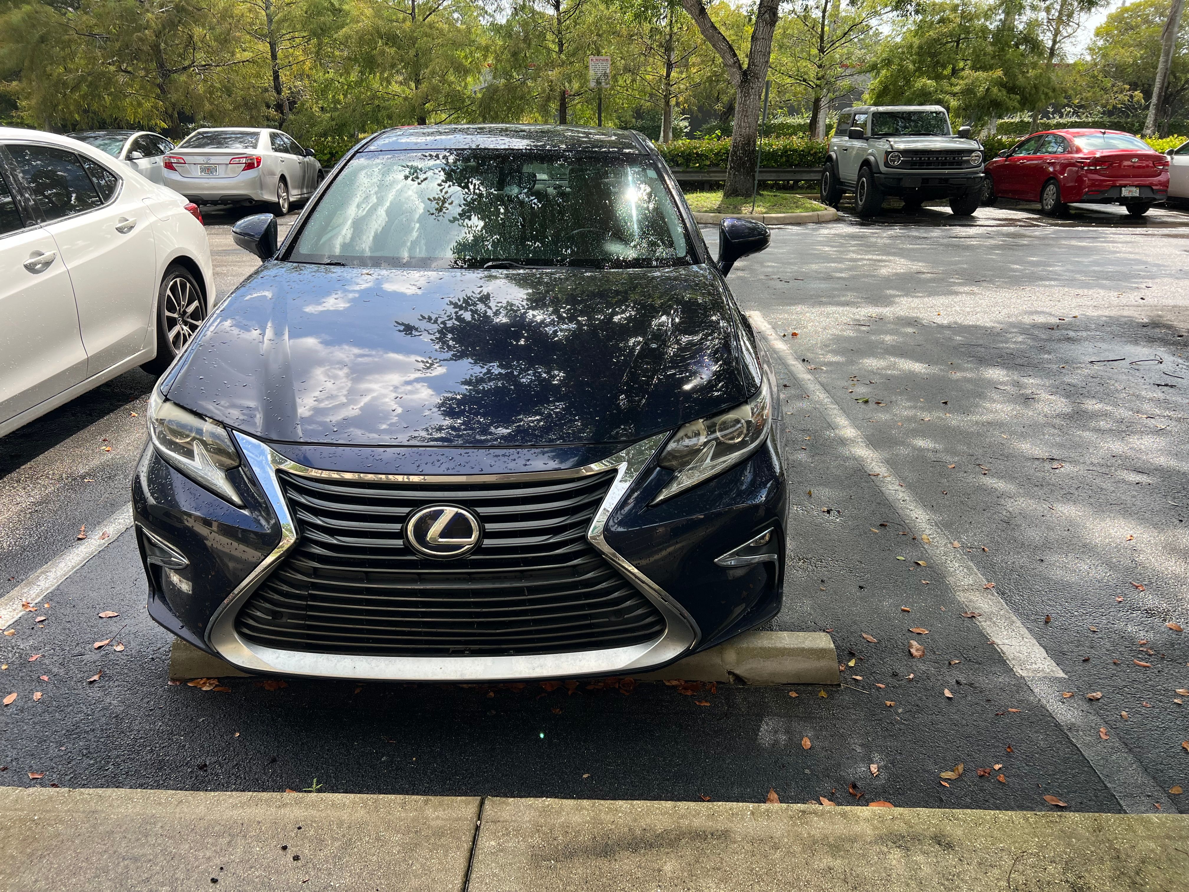 Used 2016 Lexus ES 300h w/ Premium Package w/Wood Trim FWD image 4