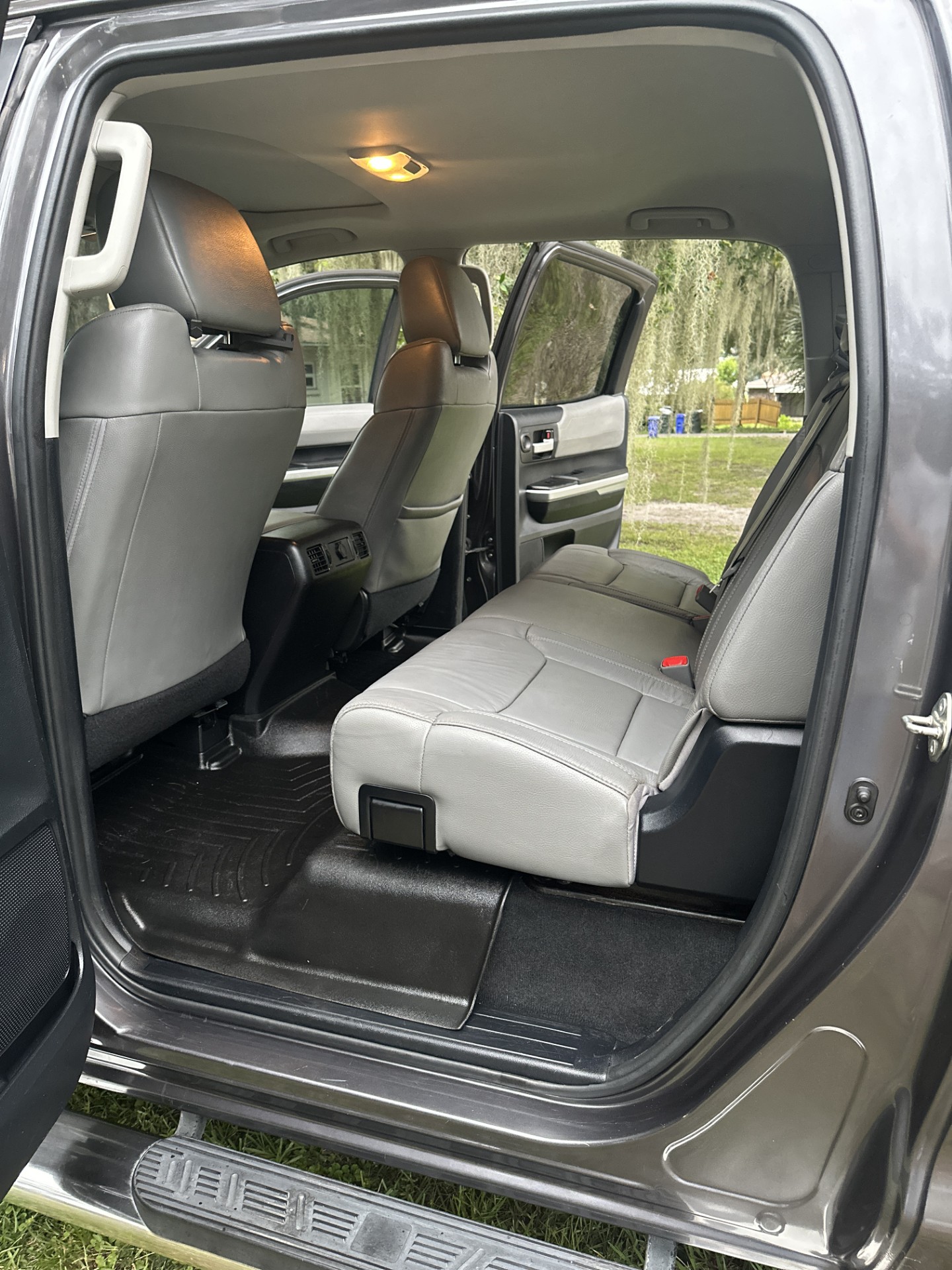 Used 2015 Toyota Tundra Limited w/ Limited Premium Package AWD/4WD image 7