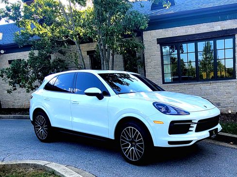 Used 2021 Porsche Cayenne image 2