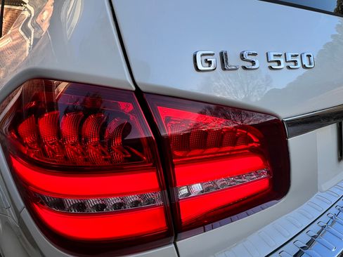 Used 2017 Mercedes-Benz GLS 550 4MATIC image 5