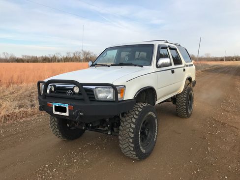 Used 1994 Toyota 4Runner SR5 image 1