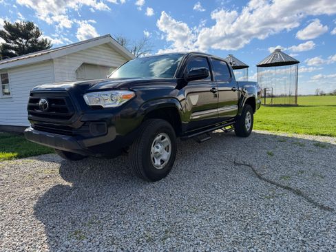 Used 2021 Toyota Tacoma SR image 2
