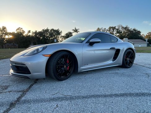 Used 2018 Porsche 718 Cayman GTS image 2