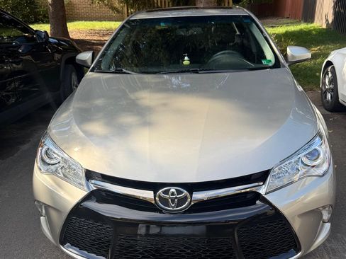 Used 2016 Toyota Camry SE image 2