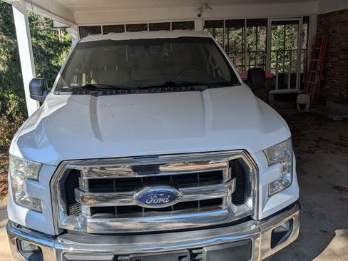 Used 2015 Ford F150 XLT w/ Equipment Group 301A Mid image 4