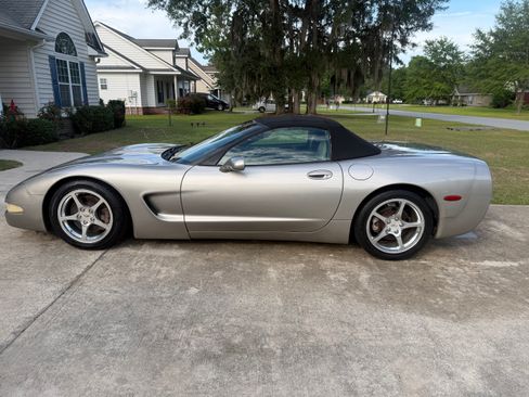 Used 2001 Chevrolet Corvette Convertible w/ Preferred Equipment Group2 RWD image 15