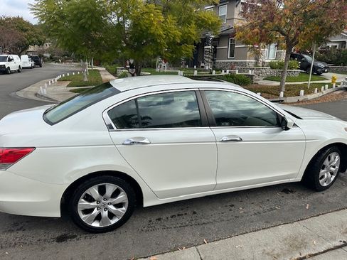 Used 2010 Honda Accord EX-L image 4