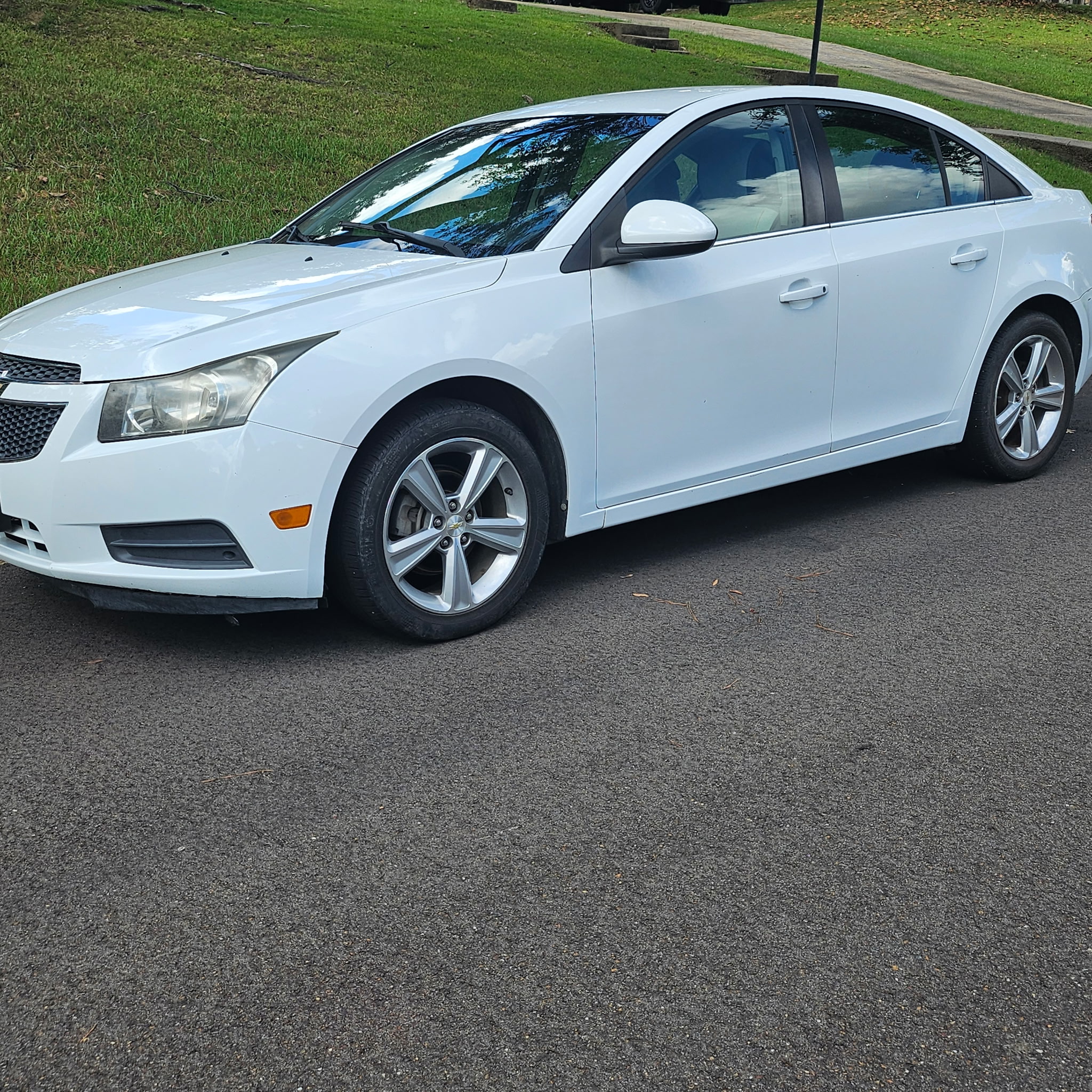 Used 2012 Chevrolet Cruze LT FWD image 1
