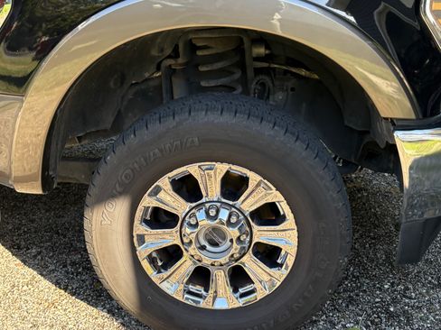 Used 2019 Ford F350 Lariat w/ Chrome Package image 5