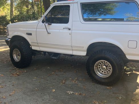 Used 1993 Ford Bronco image 2