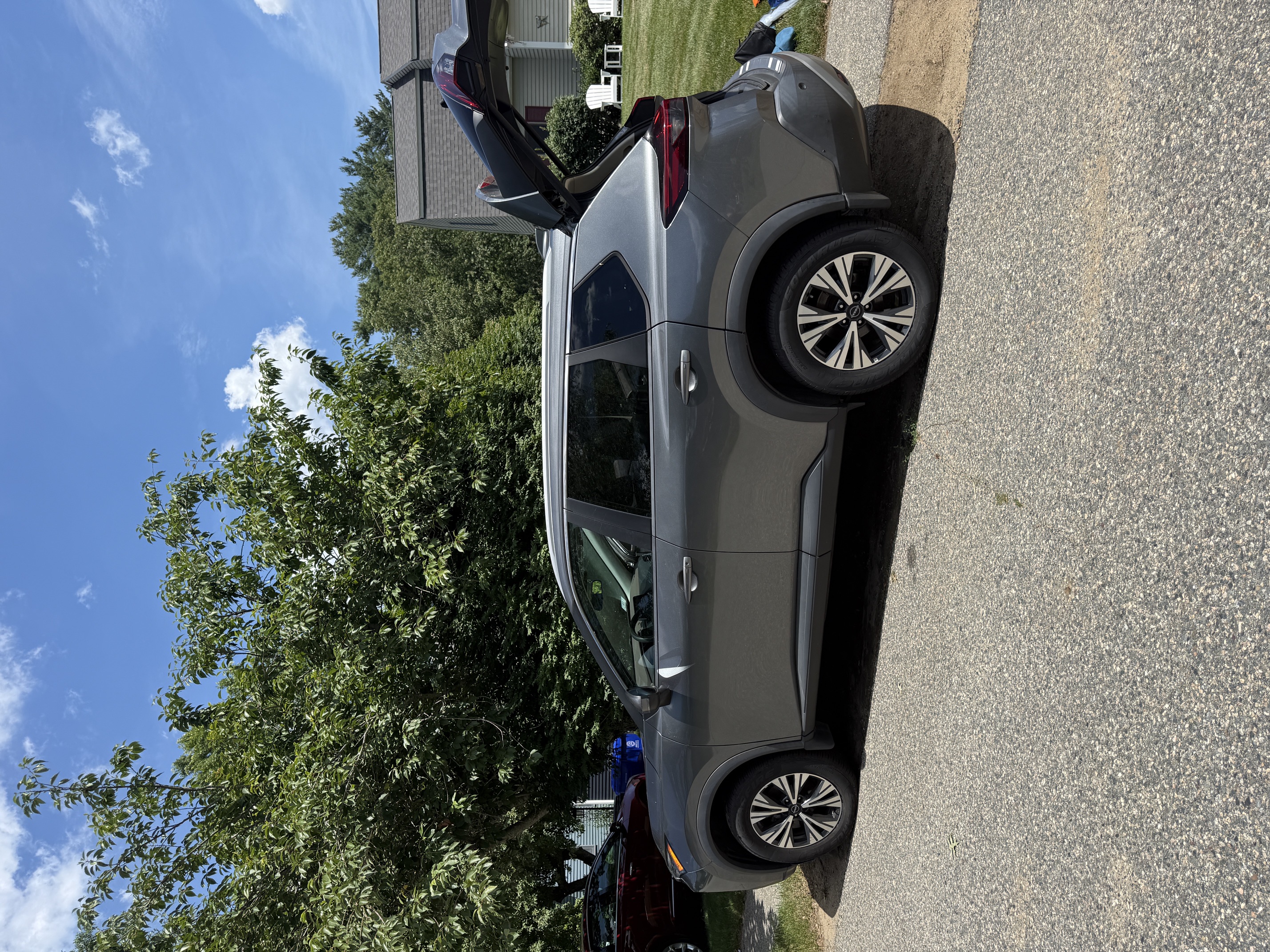 Used 2022 Nissan Rogue SV w/ SV Premium Package AWD/4WD image 1