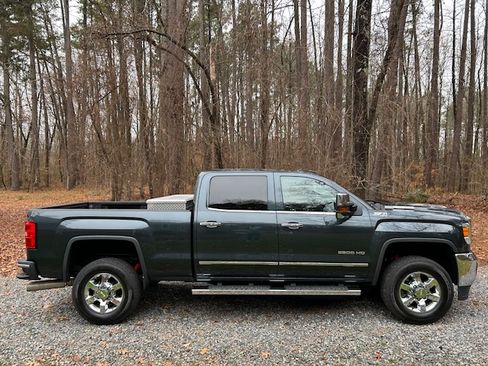 Used 2018 GMC Sierra 2500 SLT w/ Duramax Plus Package image 4