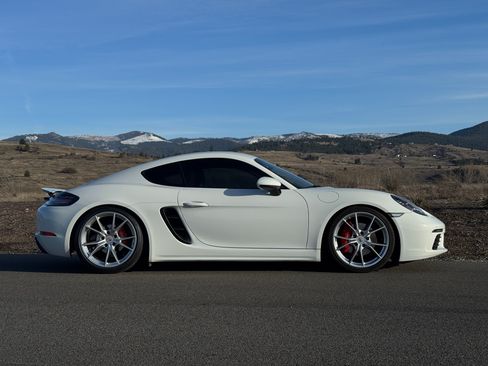 Used 2018 Porsche 718 Cayman S image 8
