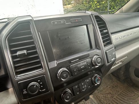 Used 2022 Ford F350 XLT image 5