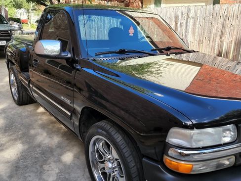 Used 2002 Chevrolet Silverado 1500 LS w/ Electrical Convenience Pkg RWD image 2