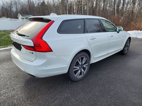 Used 2018 Volvo V90 T6 Cross Country w/ Convenience Package image 5