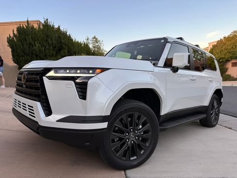 Used 2025 Lexus GX 550 AWD/4WD image 9