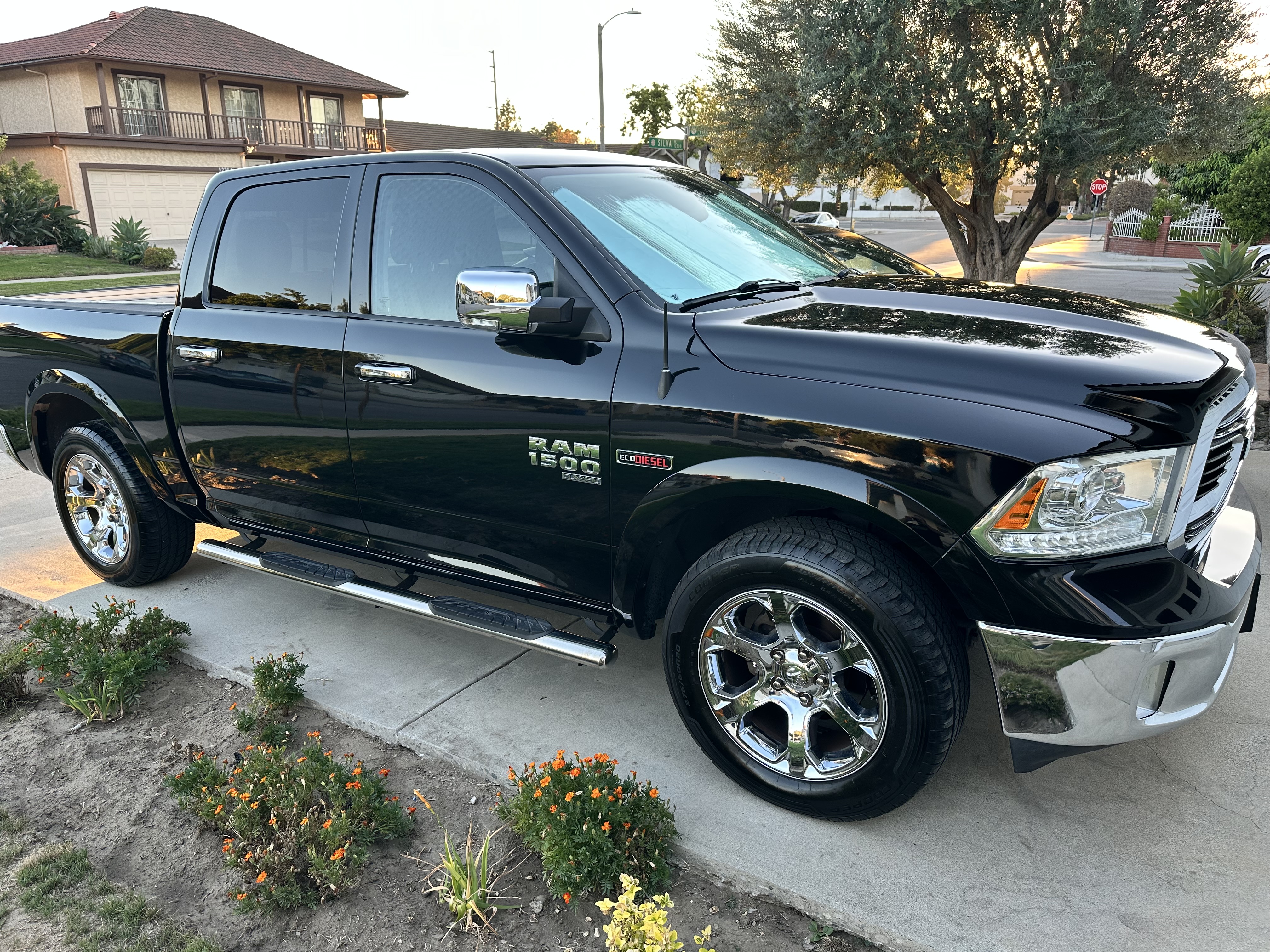 Used 2019 RAM 1500 Laramie RWD image 2