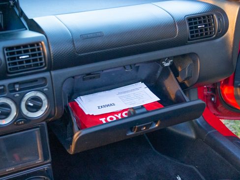 Used 2005 Toyota MR2 image 21