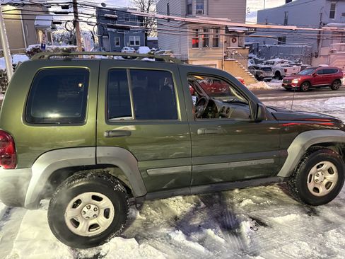 Used 2007 Jeep Liberty Sport image 14