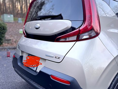 Used 2020 Kia Soul EX image 10