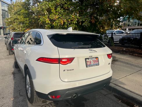 Used 2019 Jaguar F-PACE Prestige image 2