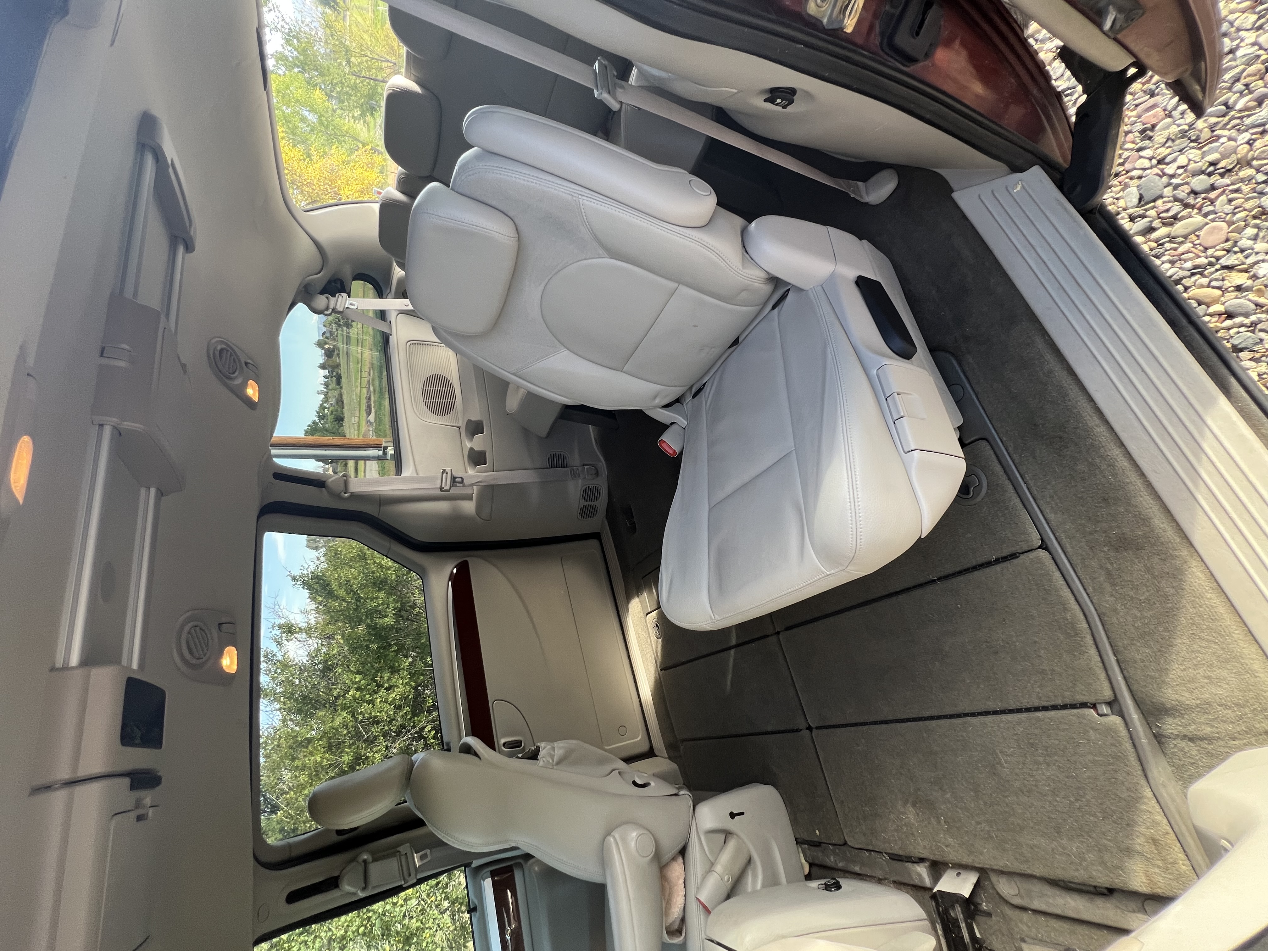 Used 2007 Chrysler Town & Country Limited FWD image 11