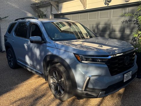 Used 2023 Honda Pilot Touring image 6