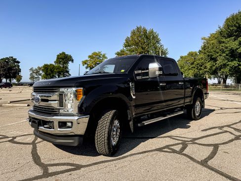 Used 2017 Ford F250 XLT w/ XLT Premium Package image 1