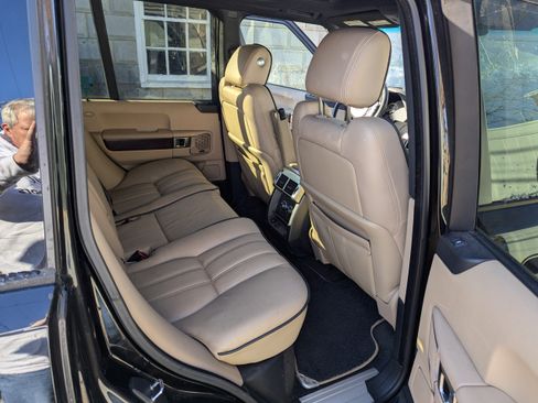 Used 2010 Land Rover Range Rover HSE image 18