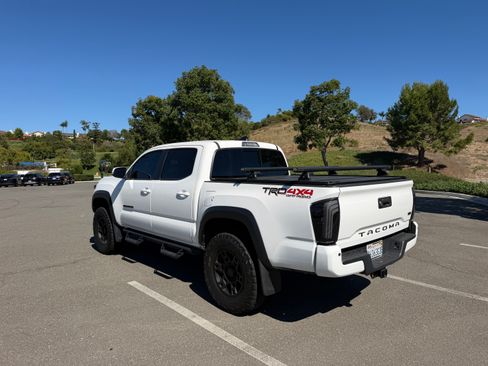 Used 2021 Toyota Tacoma TRD Off-Road w/ Technology Package AWD/4WD image 5