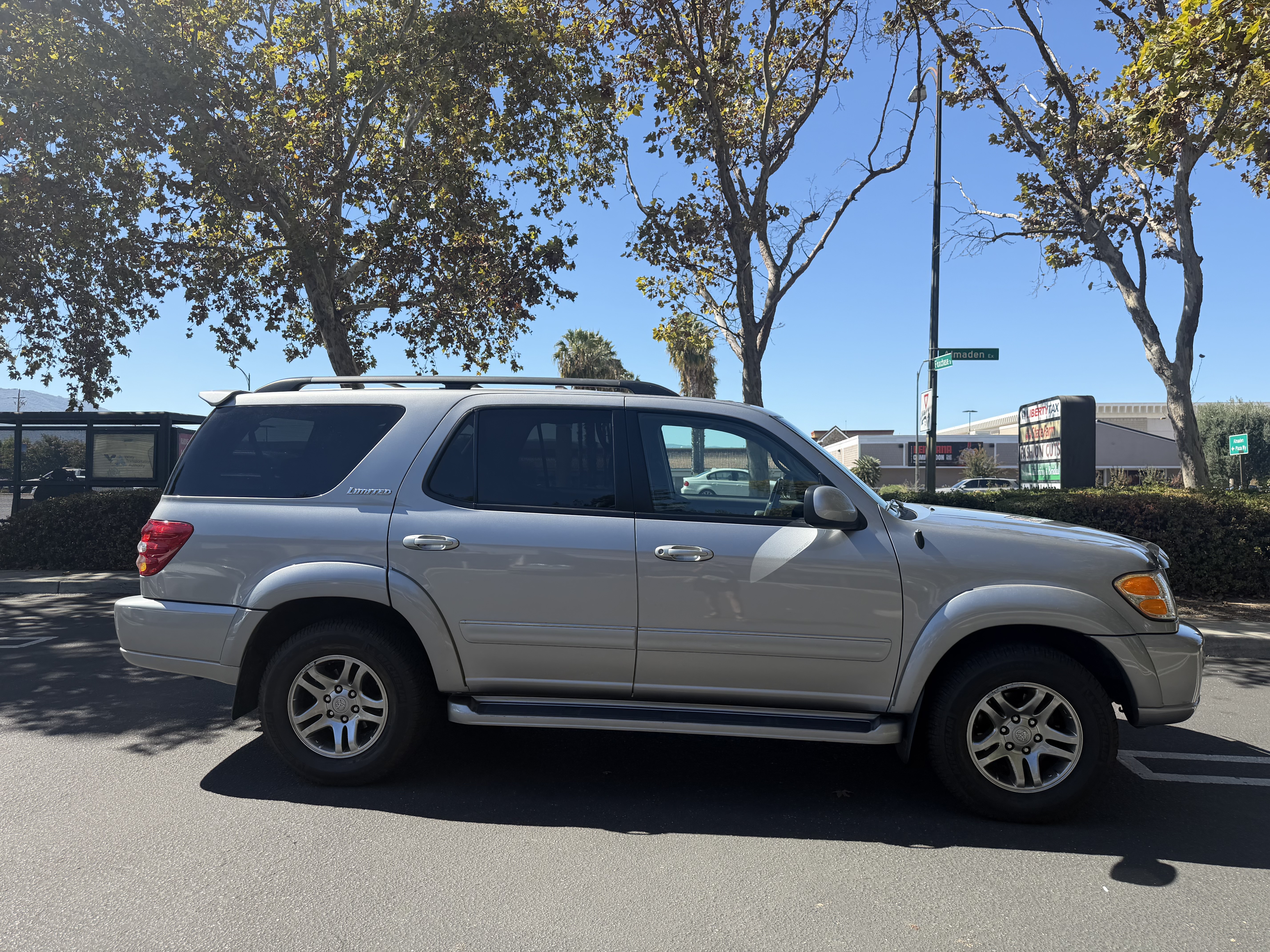 Used 2004 Toyota Sequoia Limited RWD image 4