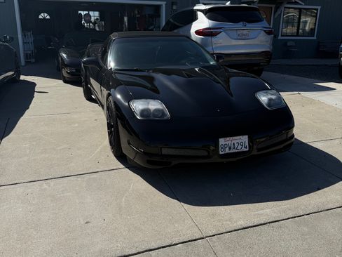 Used 2001 Chevrolet Corvette Convertible w/ Preferred Equipment Group2 RWD image 11
