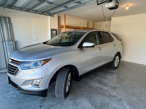 Used 2018 Chevrolet Equinox LT image 1