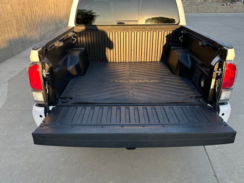 Used 2021 Toyota Tacoma TRD Off-Road w/ Technology Package image 8