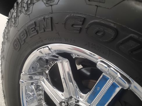 Used 2005 HUMMER H2 w/ Preferred Equipment Group image 8