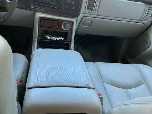 Used 2004 Cadillac Escalade AWD image 14