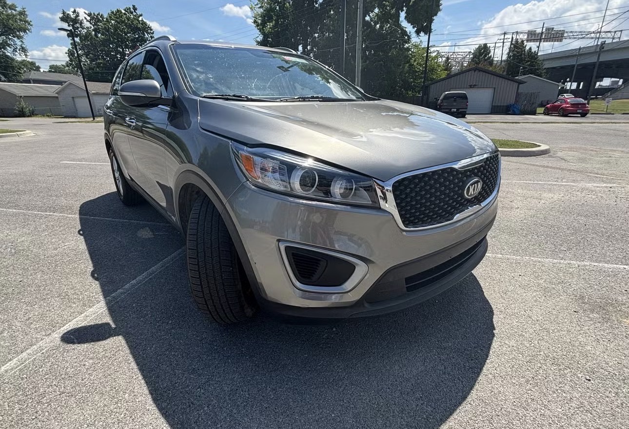Used 2017 Kia Sorento AWD image 9