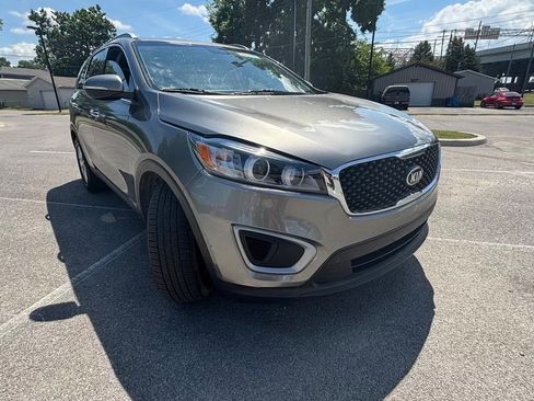 Used 2017 Kia Sorento AWD image 9