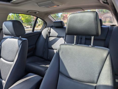 Used 2010 BMW 335i Sedan image 16