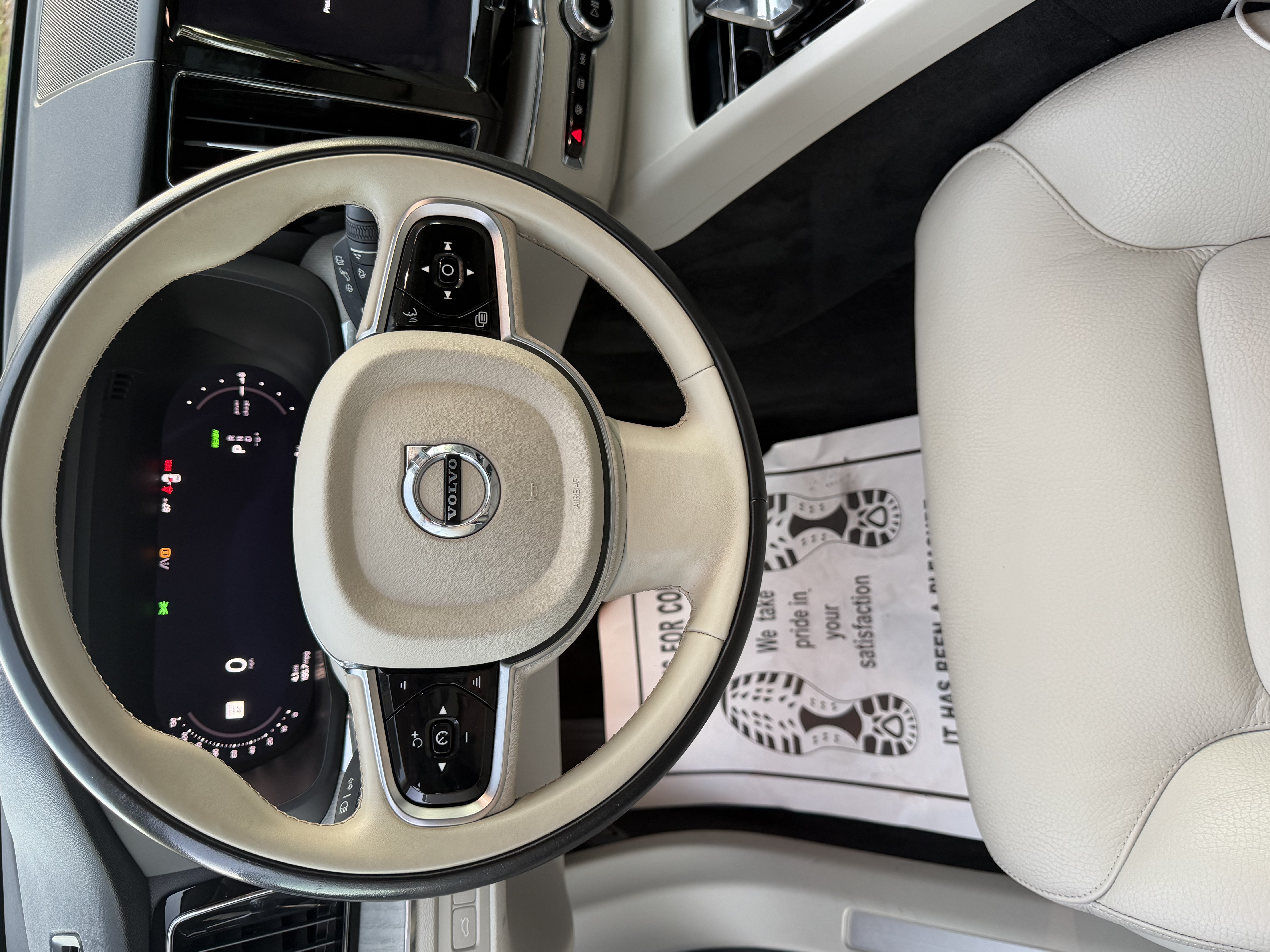 Used 2024 Volvo XC60 T8 Plus w/ Protection Package Premier AWD/4WD image 10