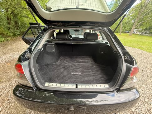 Used 2003 Lexus IS 300 SportCross RWD image 11