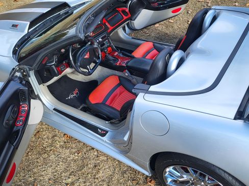 Used 2001 Chevrolet Corvette Convertible w/ Preferred Equipment Group2 image 6