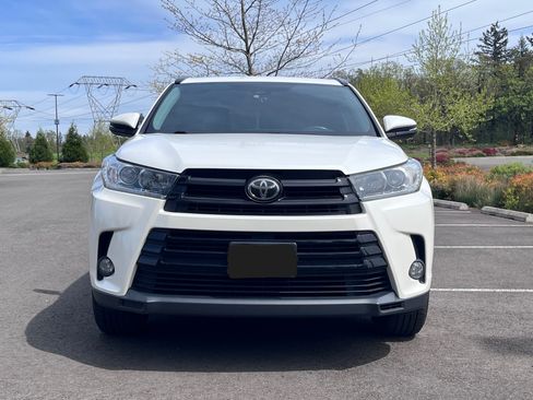 Used 2017 Toyota Highlander SE AWD/4WD image 2