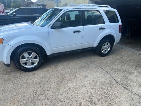 Used 2011 Ford Escape XLS w/ 102A Rapid Spec Order Code FWD image 1