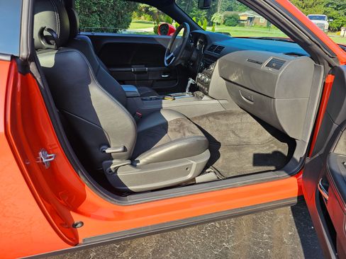Used 2008 Dodge Challenger SRT8 RWD image 14