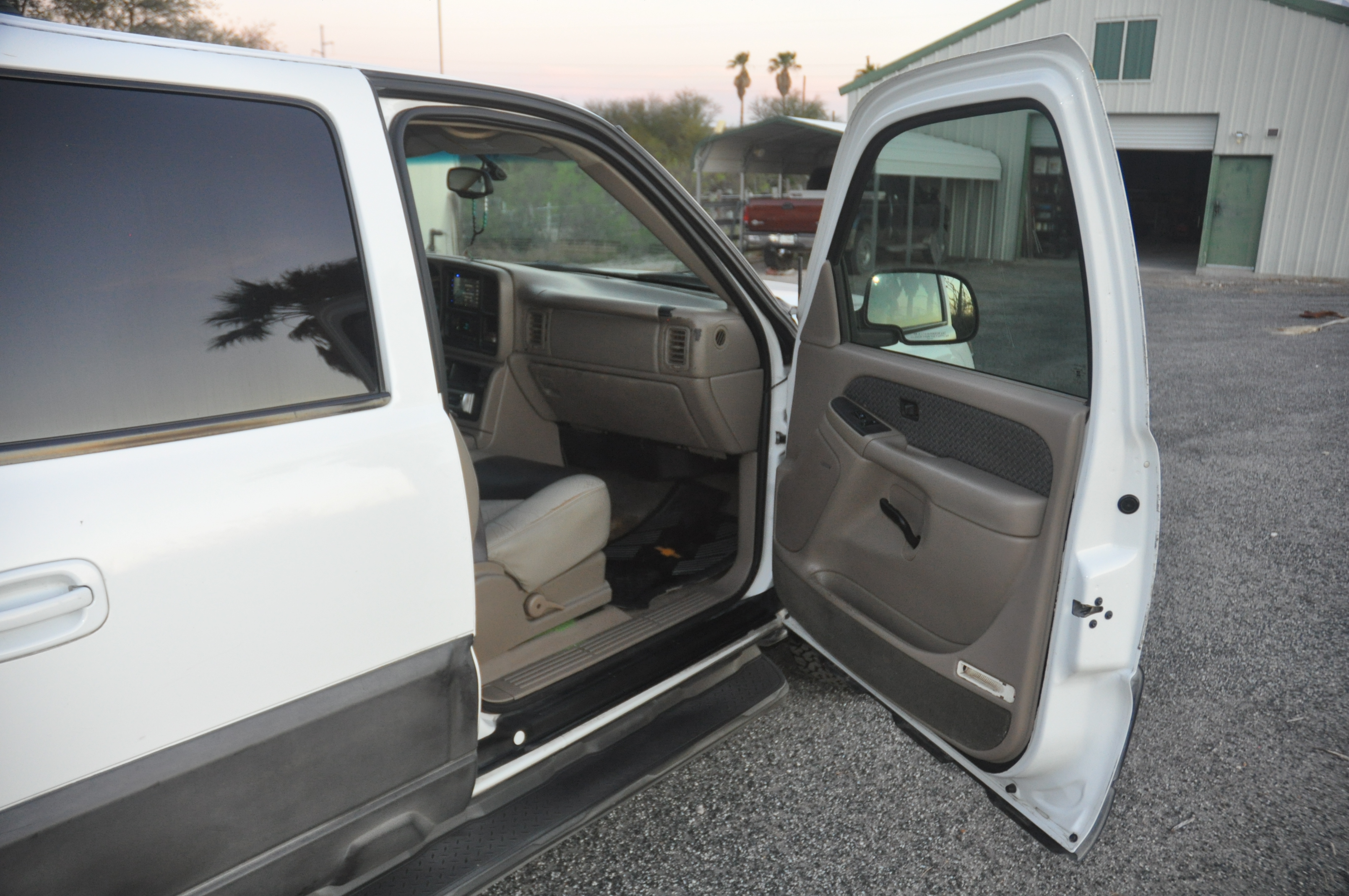 Used 2003 Chevrolet Avalanche 4x4 w/ Suspension Package, Off-Road image 20