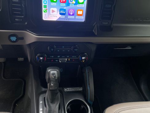 Used 2023 Ford Bronco Wildtrak image 9